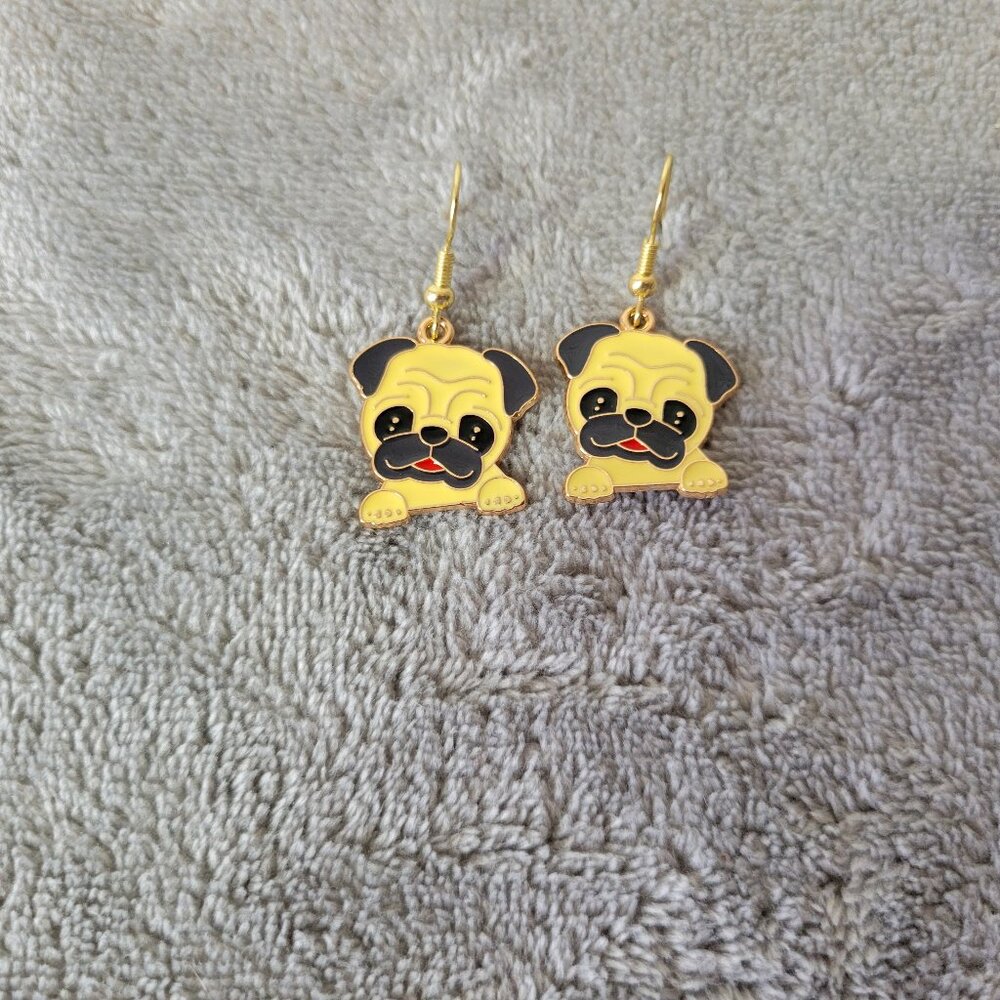 Bull Dog Dogs Puppies Earrings One Pair Gold Tone Dangle Fish Hook E33E